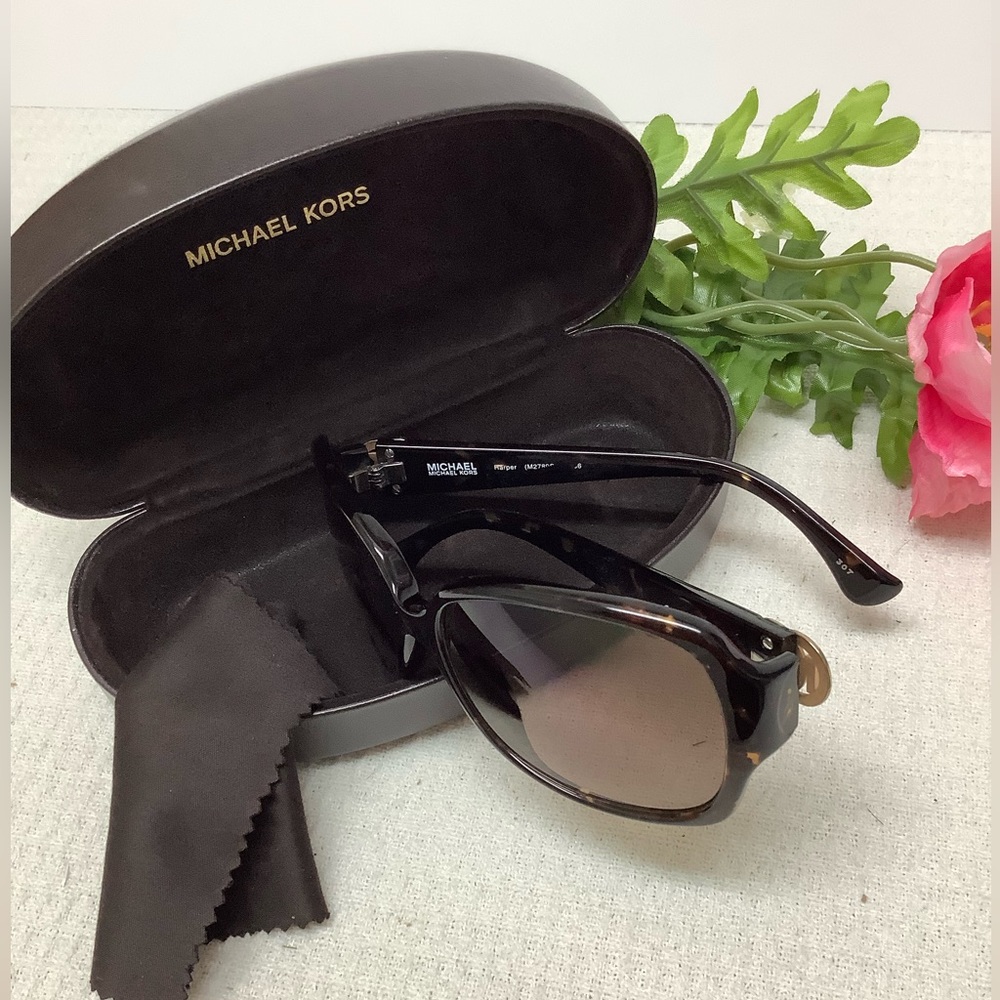 🌸Michael Kors Sunglasses, Case & Cloth - Picture 6 of 6
